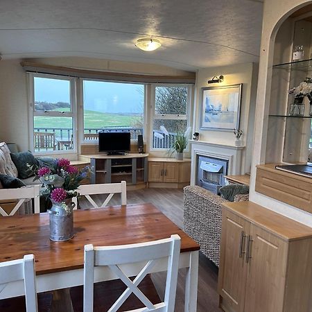 Captivating 2-Bed Static Caravan In Holyhead Llanfachraeth Εξωτερικό φωτογραφία