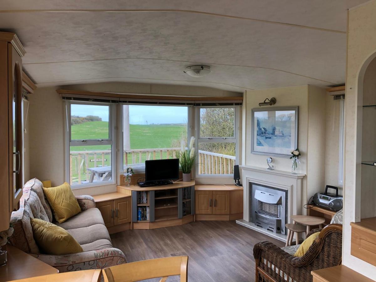 Captivating 2-Bed Static Caravan In Holyhead Llanfachraeth Εξωτερικό φωτογραφία