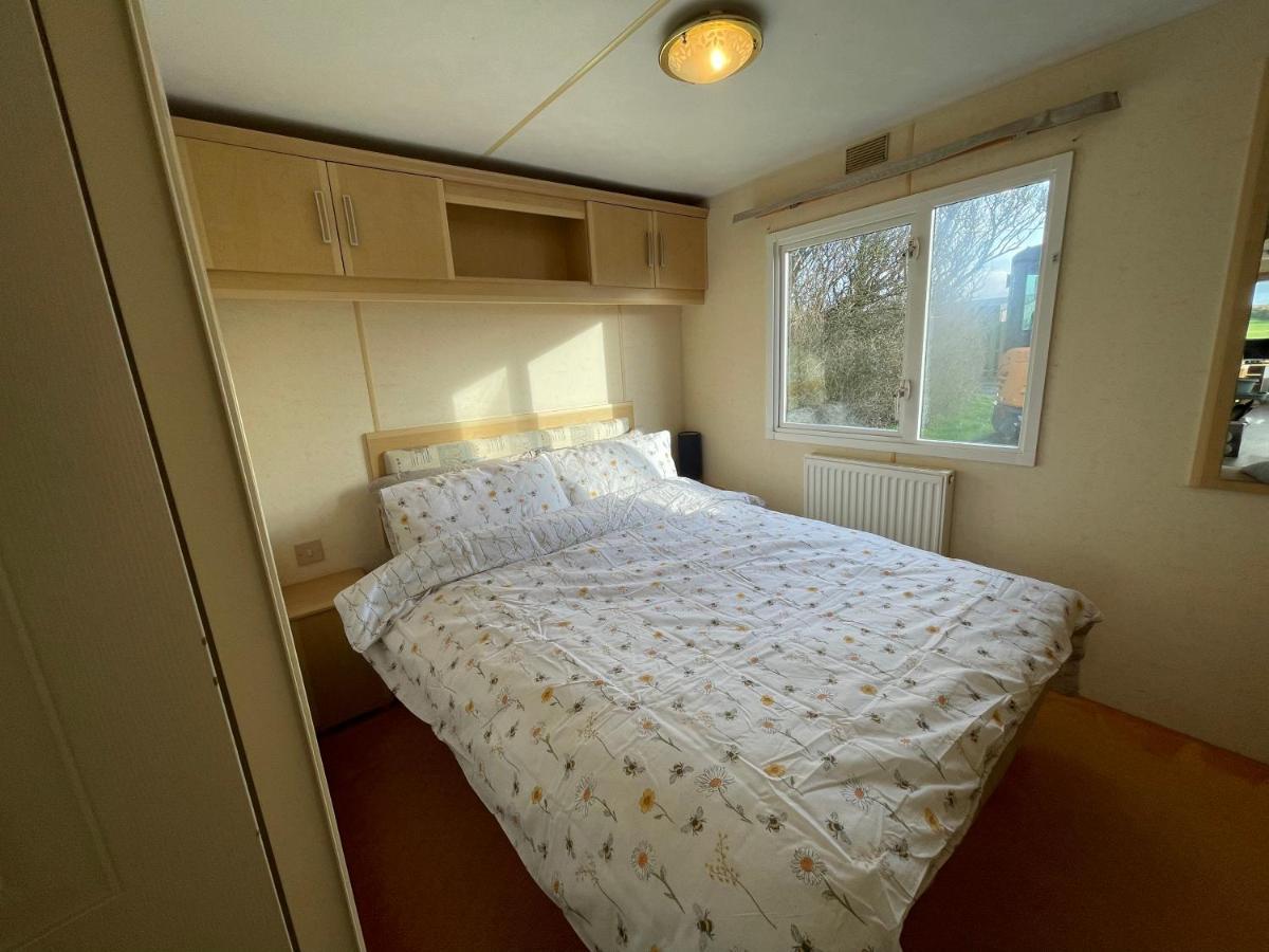 Captivating 2-Bed Static Caravan In Holyhead Llanfachraeth Εξωτερικό φωτογραφία