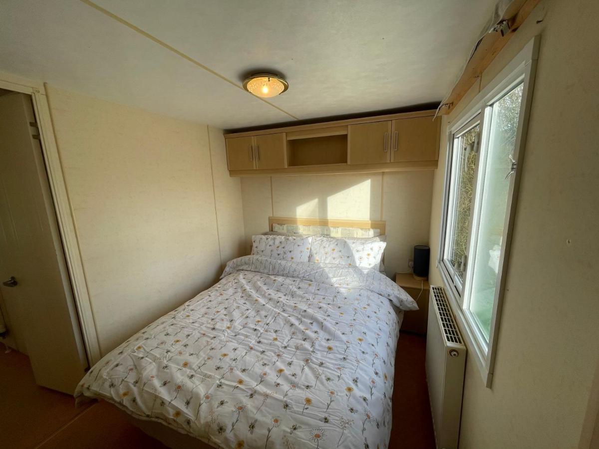Captivating 2-Bed Static Caravan In Holyhead Llanfachraeth Εξωτερικό φωτογραφία